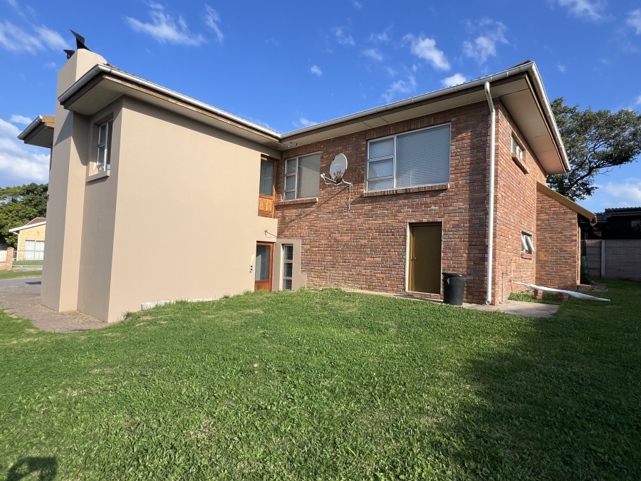 4 Bedroom Property for Sale in Wavecrest Eastern Cape